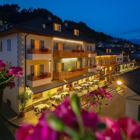Hotel Italia Castello-Molina di Fiemme Bagian luar foto