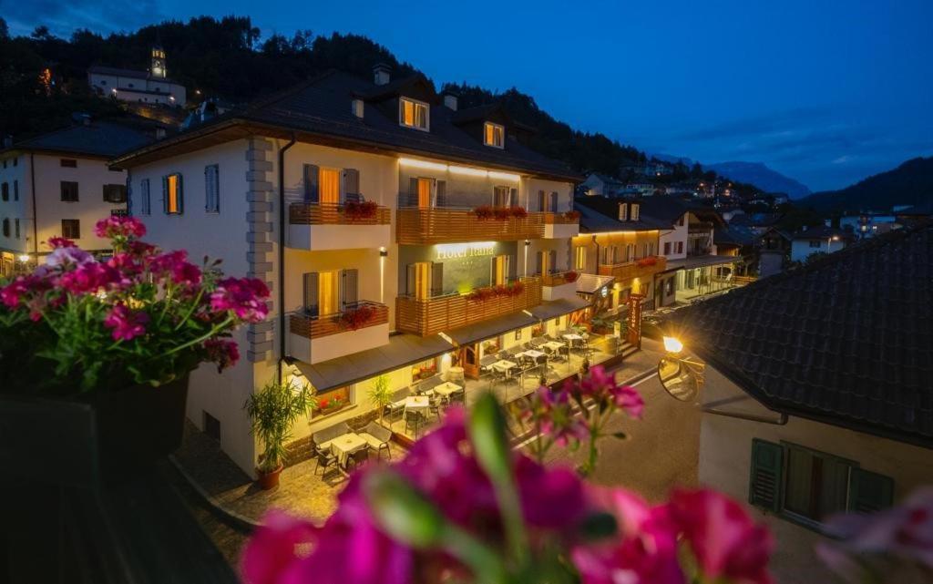 Hotel Italia Castello-Molina di Fiemme Bagian luar foto