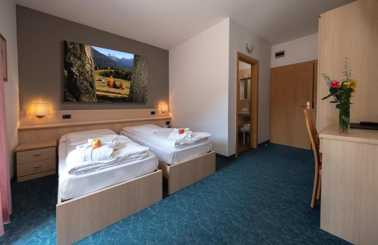 Hotel Italia Castello-Molina di Fiemme Bagian luar foto