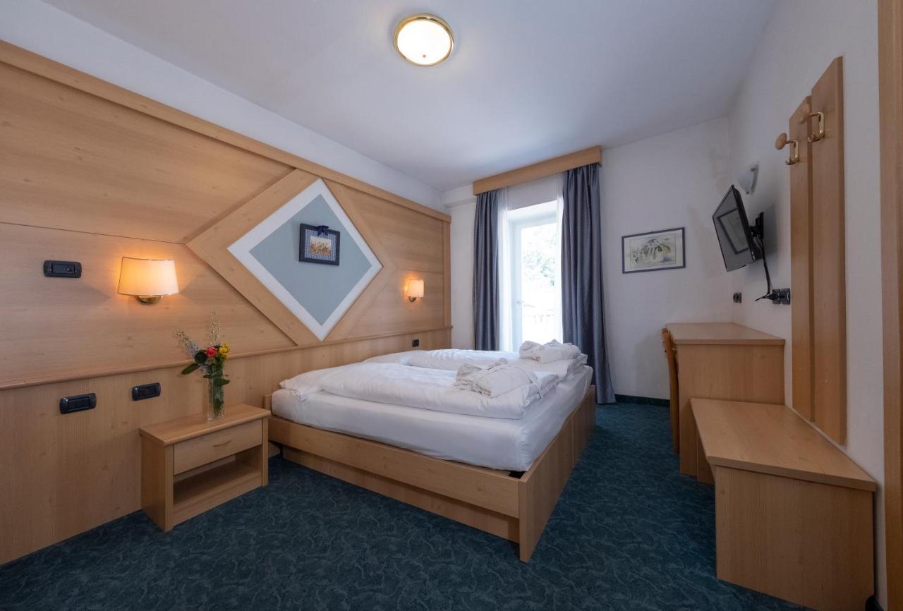 Hotel Italia Castello-Molina di Fiemme Bagian luar foto