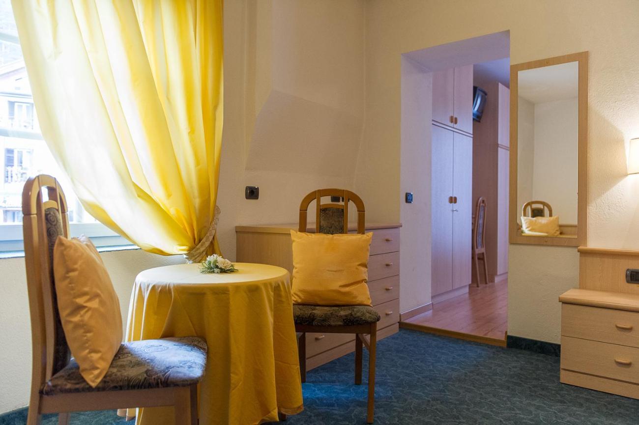 Hotel Italia Castello-Molina di Fiemme Bagian luar foto
