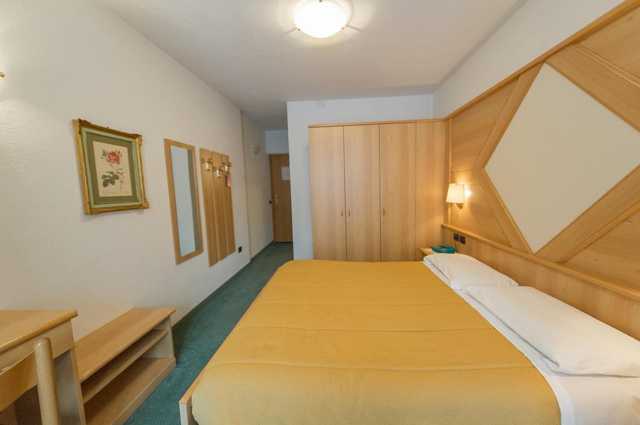 Hotel Italia Castello-Molina di Fiemme Bagian luar foto