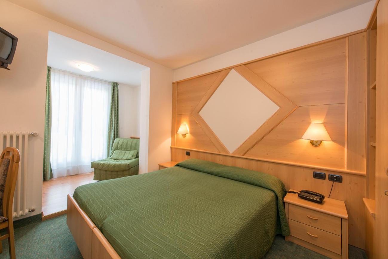 Hotel Italia Castello-Molina di Fiemme Bagian luar foto