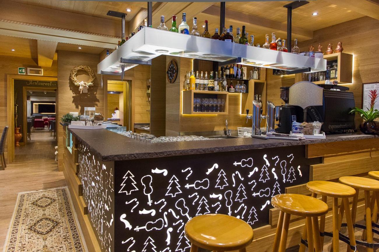 Hotel Italia Castello-Molina di Fiemme Bagian luar foto