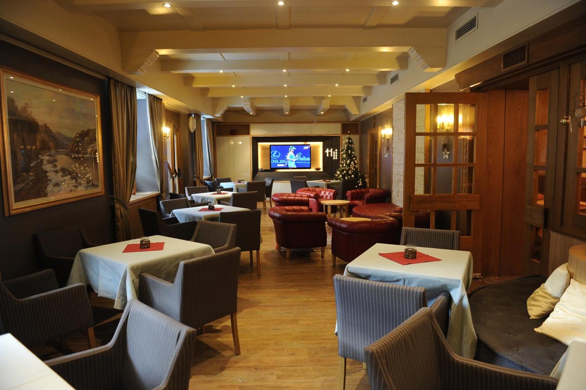 Hotel Italia Castello-Molina di Fiemme Bagian luar foto