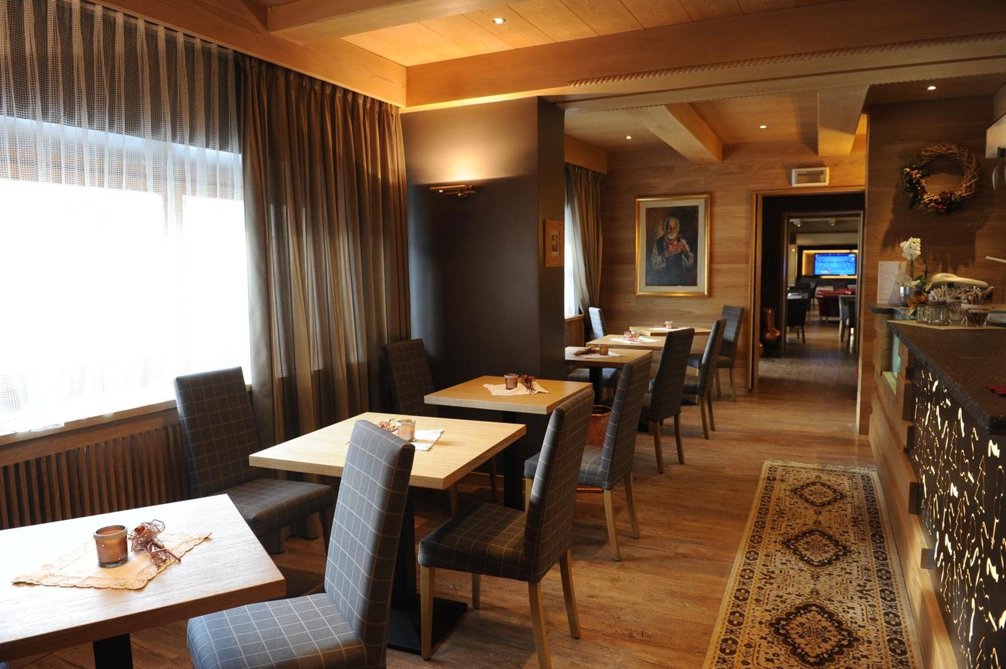 Hotel Italia Castello-Molina di Fiemme Bagian luar foto